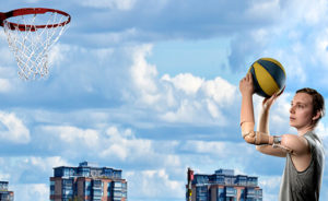 Christoffer Lindhe holding a basketball and aiming at the rim.